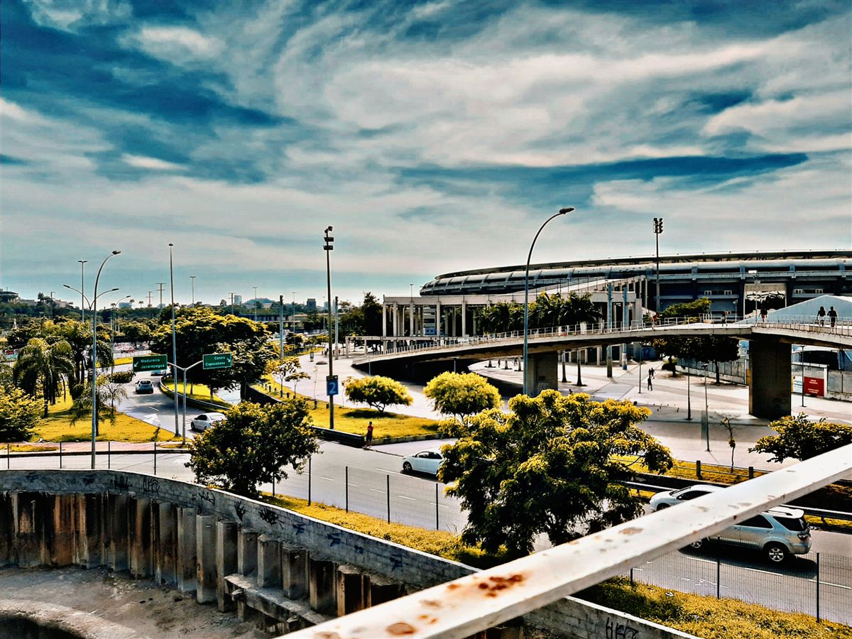 Maracanã e seu entorno vistos a partir da passarela da estação ferroviária