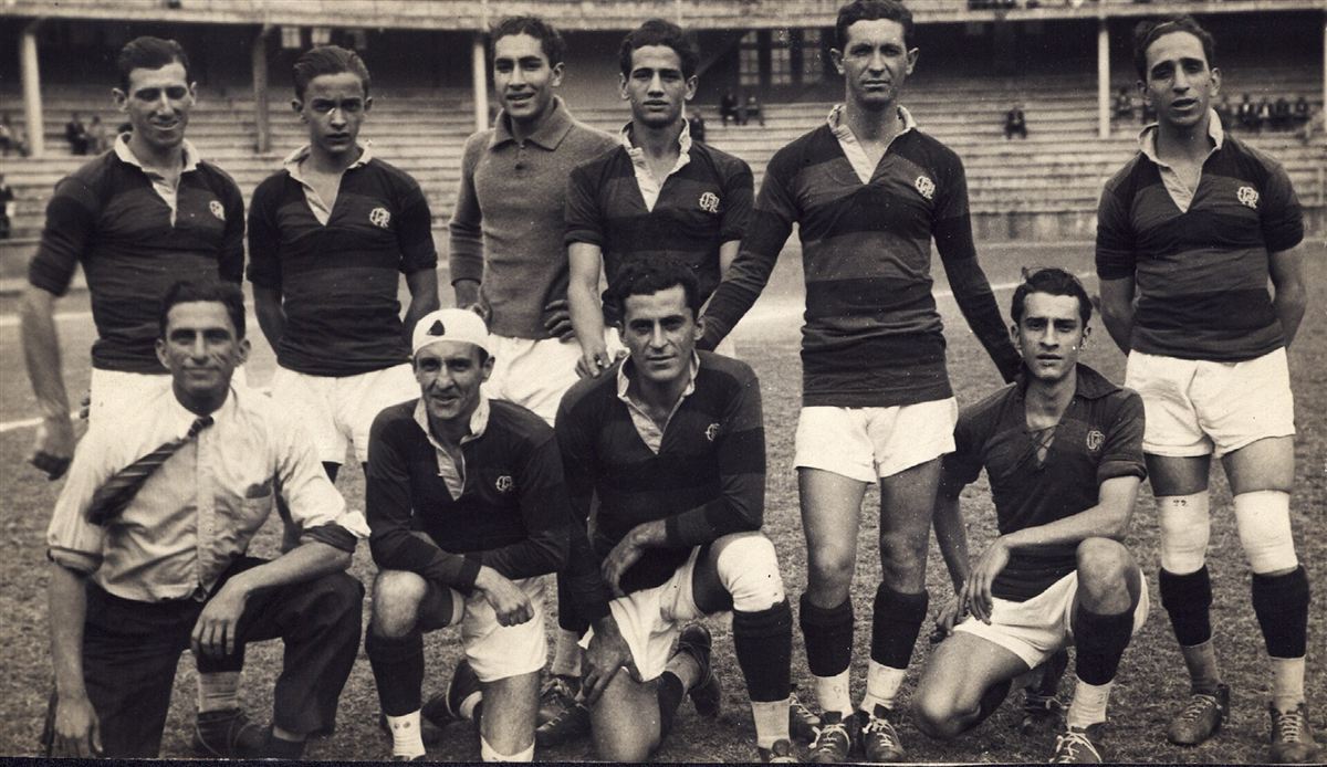 Equipe do Flamengo reunida para fotografia histórica em preto e branco