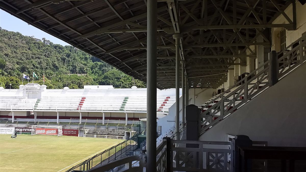 Gramado e arquibancadas do Estádio de Laranjeiras em fotografia de 2016